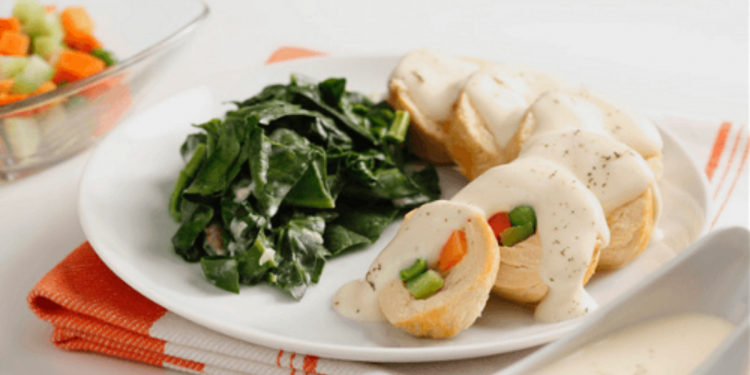 Pechuga rellena de verduras con crema de papa