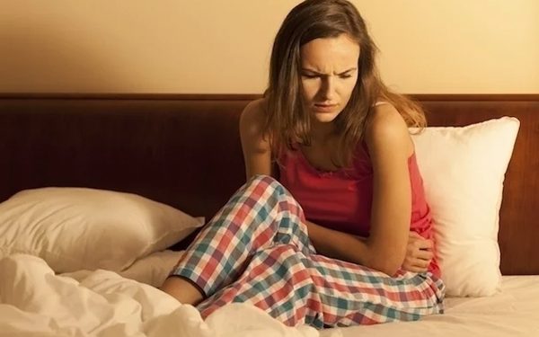 ¿Por qué duele el vientre o la parte baja del abdomen? (y qué hacer)