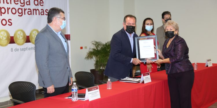 Reciben acreditación de programas educativos escuelas Normales de Sonora