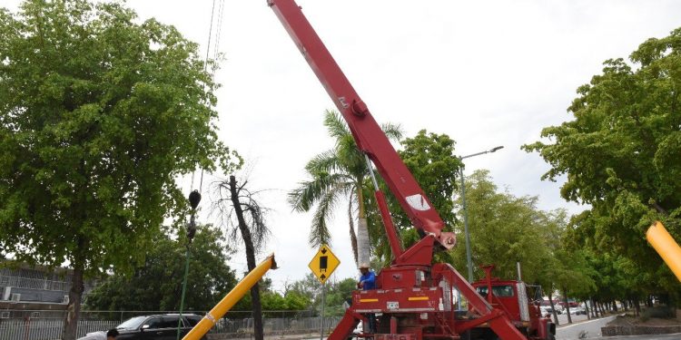 Repararán arco preventivo en paso a desnivel de Luis Encinas y Américas