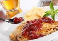 Pollo en salsa de arándanos