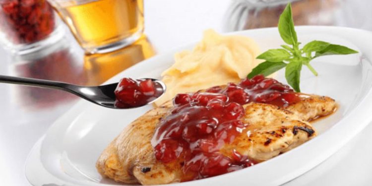 Pollo en salsa de arándanos