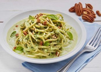 Espagueti en salsa de albahaca con nuez