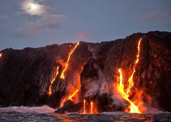 ¿Cómo saben los geólogos dónde y cuándo habrá una erupción volcánica?