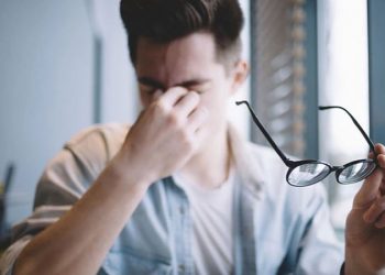 Pasar demasiado tiempo frente a una pantalla daña los ojos: te decimos como protegerlos