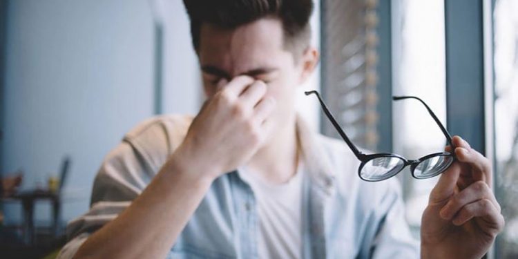 Pasar demasiado tiempo frente a una pantalla daña los ojos: te decimos como protegerlos