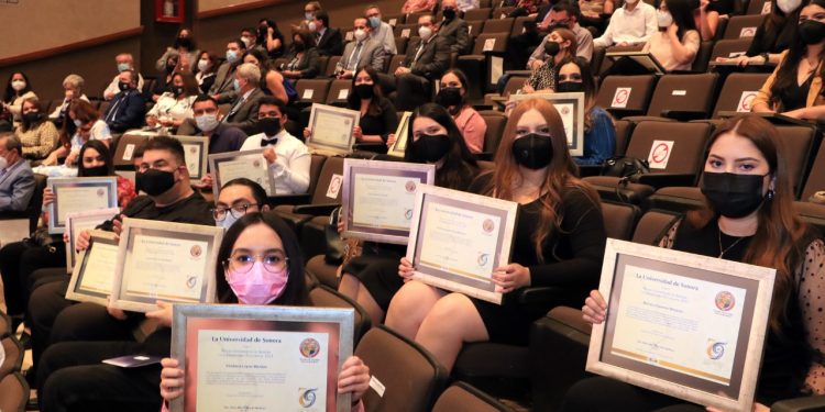 Entrega Premio Anual a la Trayectoria Estudiantil 2021 en ceremonia conmemorativa por 79 aniversario de Unison