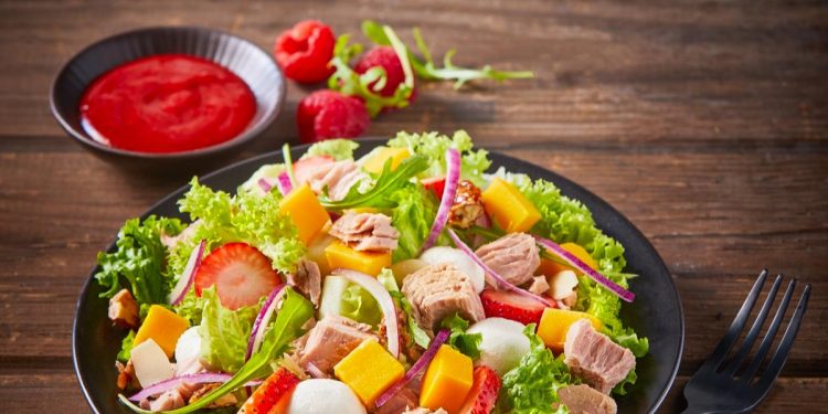 Ensalada con vinagreta de frambuesa