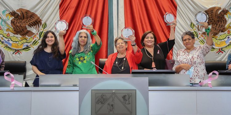 Entregan Presea del Poderio de las Mujeres Sonorenses 2021