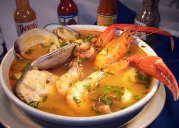 Sopa levanta-muertos estilo Sinaloa