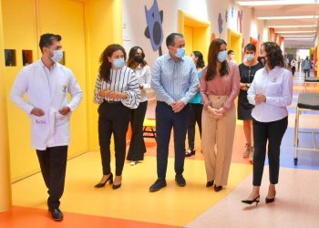Recorren Toño Astiazarán y Patty Ruibal instalaciones del CRIT Sonora