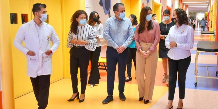 Recorren Toño Astiazarán y Patty Ruibal instalaciones del CRIT Sonora