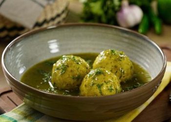 Albóndigas de Pollo en Salsa Verde