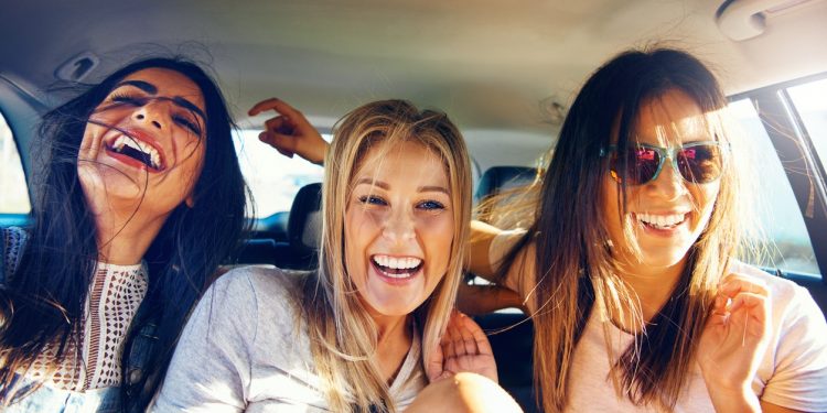 Estudio afirma que salir con tus amigas te aumenta años de vida