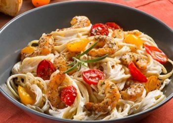 Pasta con camarones a las finas hierbas