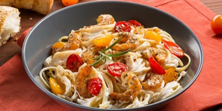 Pasta con camarones a las finas hierbas
