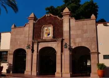 Inaugura rectora trabajos del XXVIII Coloquio Internacional de Literatura