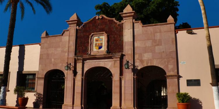 Inaugura rectora trabajos del XXVIII Coloquio Internacional de Literatura