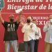 Hacen entrega tarjetas de Bienestar a adultos mayores