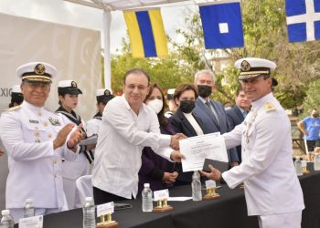 Reconocen a la Armada de México en su día
