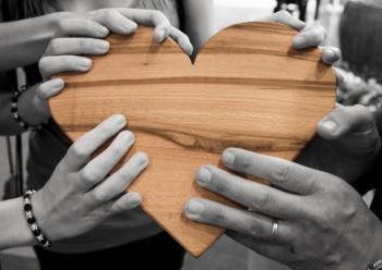 Descubre lo que la generosidad hace a tu cerebro según estudios