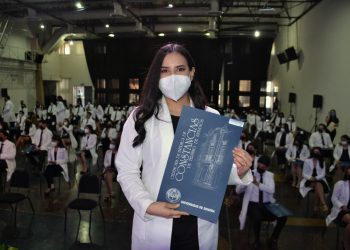 Reciben reconocimiento de conclusión estudiantes de Medicina
