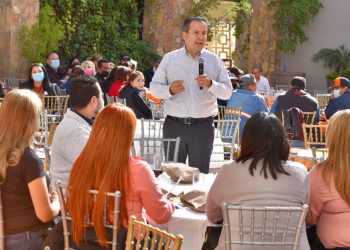 Reconocen a servidores públicos municipales