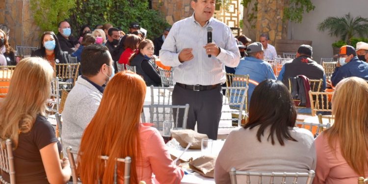Reconocen a servidores públicos municipales