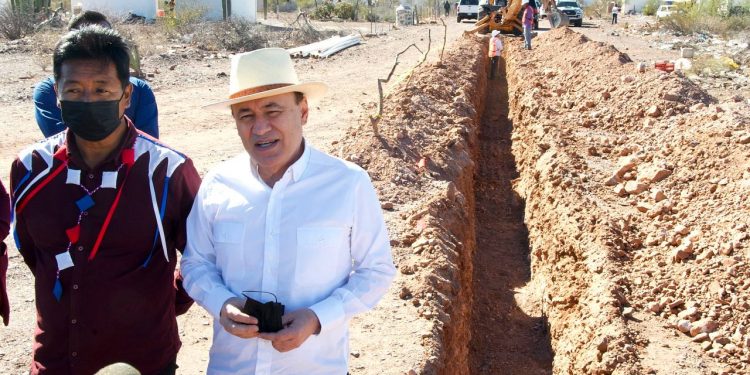 Supervisan avances en obras para abastecer de agua a Punta Chueca