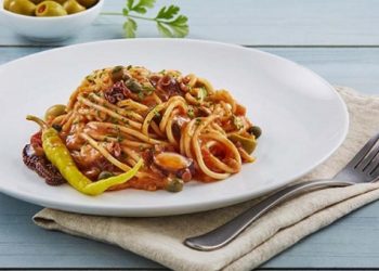 Espagueti con pulpo y aceitunas