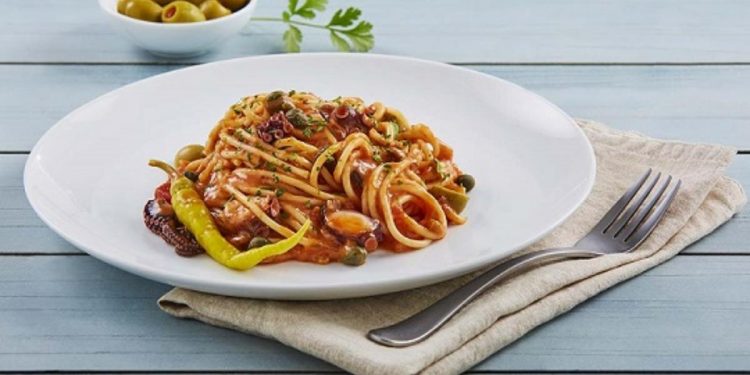 Espagueti con pulpo y aceitunas