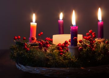 Cómo hacer una hermosa Corona de Adviento para decorar tu mesa y su significado