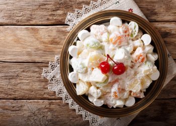 Ensalada navideña de manzana y bombones