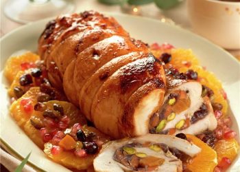 Pechuga de pavo rellena de frutos secos al vino tinto