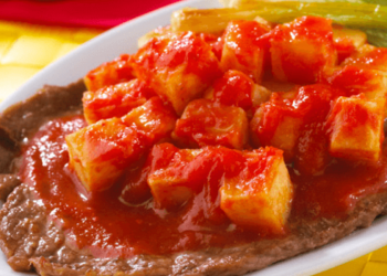 Bisteces con papas y cebollitas