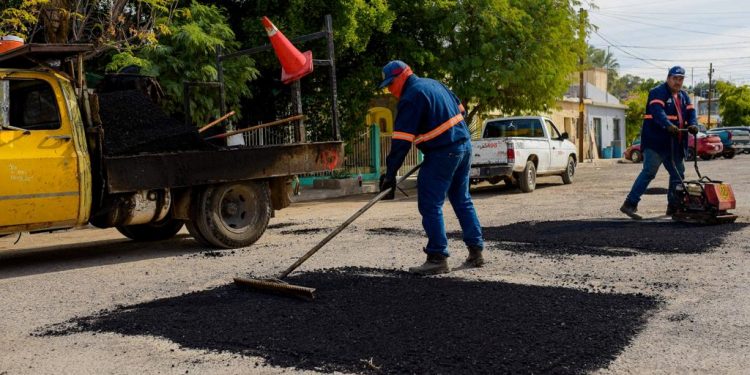 Rehabilitan vialidades en atención de reportes ciudadanos