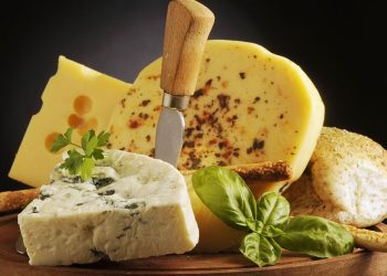 ¿Qué le sucede a tu cuerpo si comes queso antes de ir a dormir?