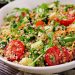 Ensalada de quinoa, tomate y albahaca