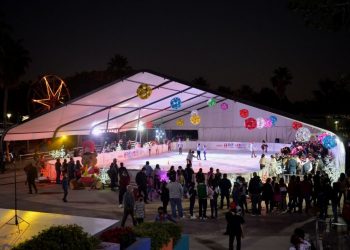 Sonorenses podrán disfrutar una semana más la pista de hielo en el Parque Infantil