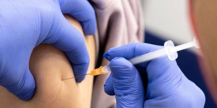 ¿Vacuna o multa? Austria oficializa ley de vacunación anticovid obligatoria