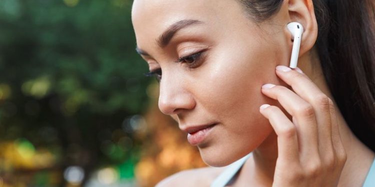 El mal uso de auriculares afecta la salud auditiva