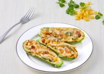 Calabacitas rellenas de rajas con crema