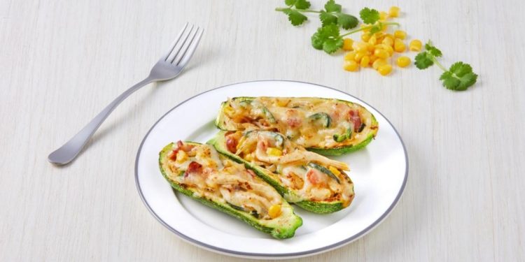 Calabacitas rellenas de rajas con crema