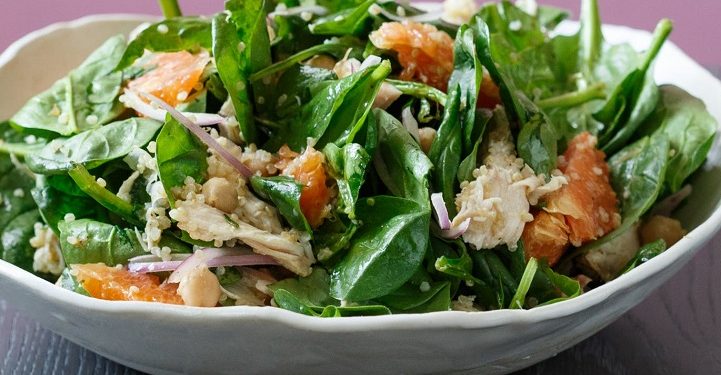 Ensalada con pollo y quinoa