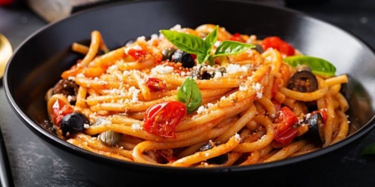 Pasta con tocino al chipotle