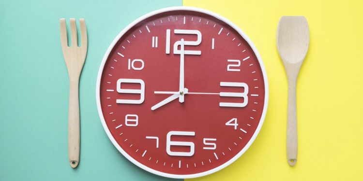 ¿Importa el horario de las comidas para perder peso?