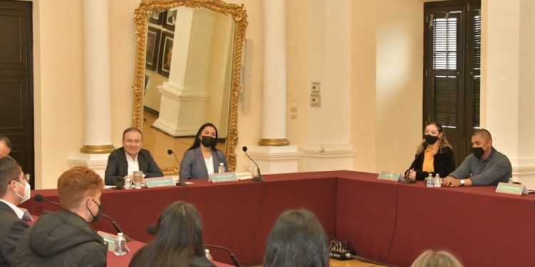 Se reúne gobernador con ganadores del Premio Estatal de la Juventud 2021