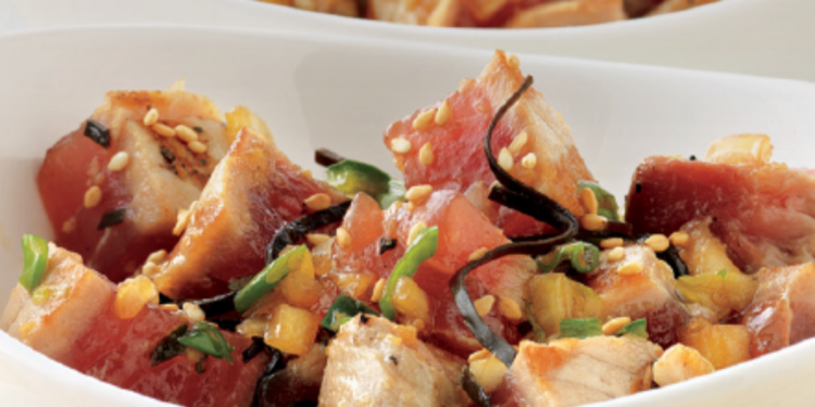 Poke de atún asado
