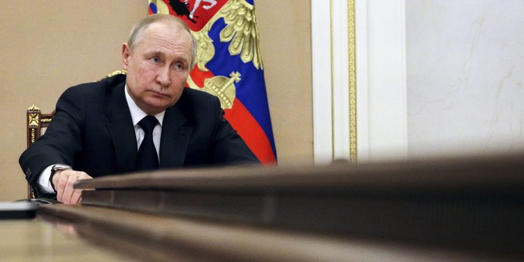 Putin se va quedando solo; oligarcas rusos le han dado la espalda: Especialista