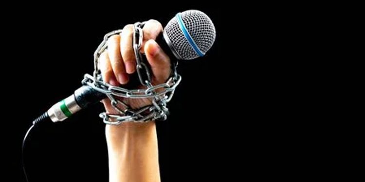 El oscurantismo del periodismo: La libertad de expresión se encuentra atada.